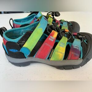 KEEN Newport H2 Closed Toe Water Sandals Size 1
